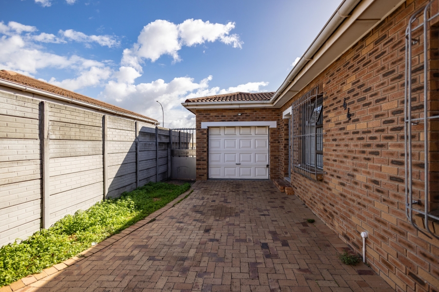 3 Bedroom Property for Sale in Protea Heights Western Cape